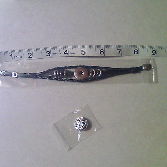 NWOT/SNAP BRACELET W/H 2 SNAPS - Picture 8 of 12